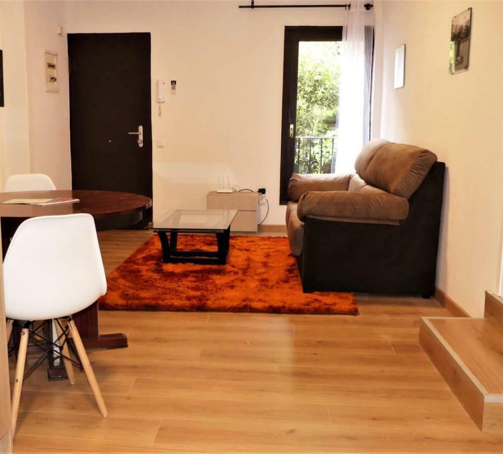 Apt 2 Acollidor Al Centre Historic De Vic Aptgarbi 외부 사진